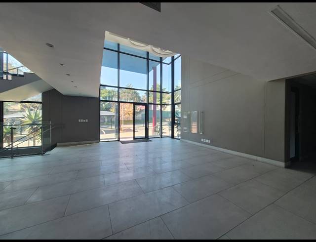 1,300M² OFFICE TO LET IN WAVERLEY